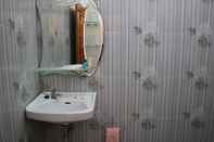 In-room Bathroom Griya Limasan Hotel