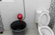 Toilet Kamar 3 Guest House 3 Bedrooms @ Setiabudi (H3R)