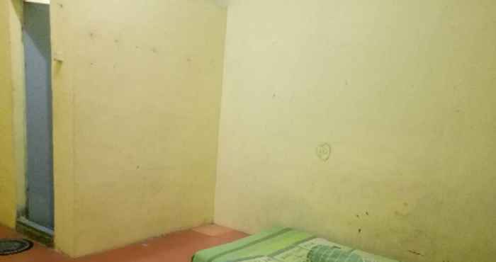 Lobi Economy Room close to Ramayana Pringgan (LND)