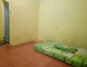 Bedroom Low-cost Room close to Ramayan Pringgan Medan (LDA)