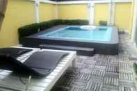 Kolam Renang T Series Place Serviced Apartment