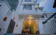 Exterior 7 Game's Homestay