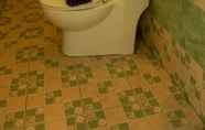 Toilet Kamar 6 Lanta A&J Klong Khong Beach