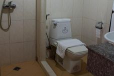 客房内浴室 At Phuket Inn Patong