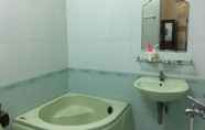 Toilet Kamar 5 Hoang Oanh Hotel Tuy Hoa