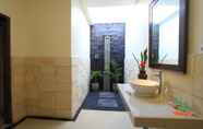 In-room Bathroom 5 Pondok Buda Merta