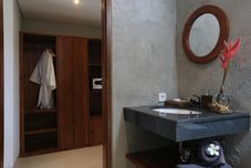 In-room Bathroom The Runik Ubud