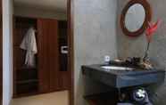 In-room Bathroom 3 The Runik Ubud by Pramana Villas