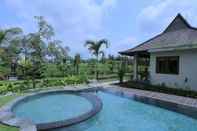 Swimming Pool Masia Villa Ubud