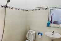 Toilet Kamar Mien Trung Hotel Tuy Hoa