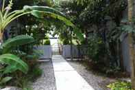 Exterior Chaofa West On The Pond