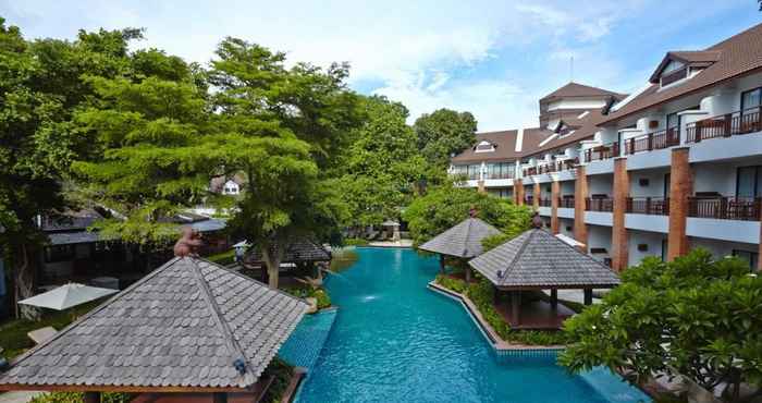 สระว่ายน้ำ Woodlands Hotel & Resort