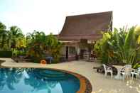 Kolam Renang Yuwadee Resort