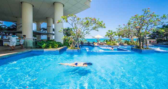 Swimming Pool Deluxe Seaview Costa Apartment