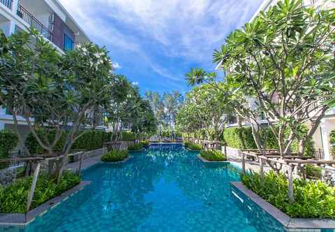 Kolam Renang The Title Boutique Condotel