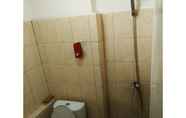 Toilet Kamar 2 Medium Room at Margonda Residence 2 by Anggraeni 3