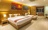 Bilik Tidur 3 Azure Phuket Hotel