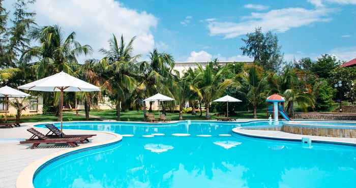 Swimming Pool Lazi Beach Resort & Spa