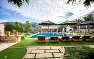 สระว่ายน้ำ 3 Mela Garden Retreat Cottage