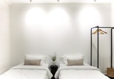 Bedroom 6 OON Poshtel x Cafe