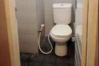 Toilet Kamar Budget Room at Apartment Sentra Timur Residence (LLP)