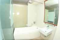 Toilet Kamar Kimono Hotel managed by Dafam