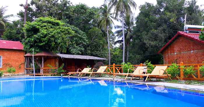 Kolam Renang Sen Lodge Bungalow Village