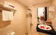 Phòng tắm bên trong 3 OTIS Hotel