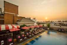 Swimming Pool Buddy Lodge