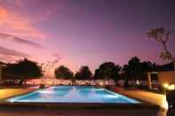 Swimming Pool Sylvia Beach Villa