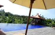 Kolam Renang 3 Joglo Garden Suite