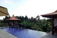 Kolam Renang Joglo Garden Suite