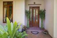 Lobby Relaxing Palm Pool Villa & Tropical Garden