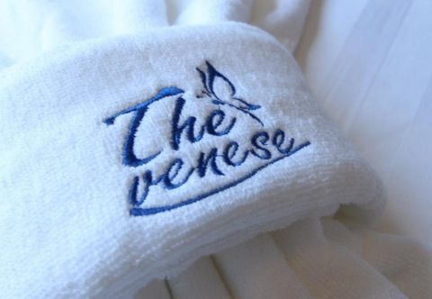 ภายนอกอาคาร The Venese Hotel