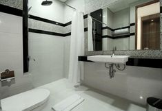 In-room Bathroom 5 Mandiri Mansion 