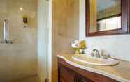 In-room Bathroom 5 Lakeview Hotel & Restaurant Kintamani