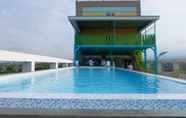 Swimming Pool 2 Syariah Radho Hotel Sengkaling