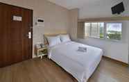 Kamar Tidur 3 Whiz Hotel Falatehan Jakarta