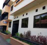 Exterior 5 Simple Room at Guesthouse Menur