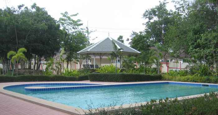 Swimming Pool Pattaya Longstay Village