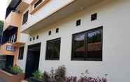 Exterior 4 Cozy Room at Guesthouse Menur