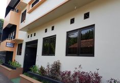 Exterior 4 Cozy Room at Guesthouse Menur