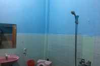 Toilet Kamar Truc Mai Guesthouse Pleiku