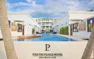 Kolam Renang 4 The Privilege Hotel Ezra Beach Club (SHA Plus+)