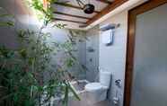 Toilet Kamar 6 KeRensia Private Pool Villas