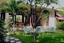 バー、カフェ、およびラウンジ Batu Ampar ECO Resort Menjangan