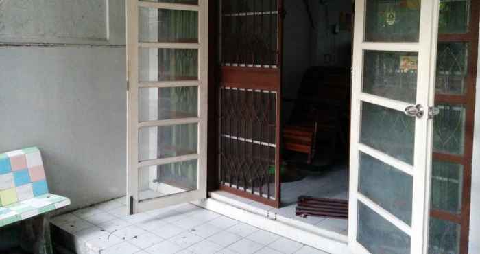 Luar Bangunan Big Mango Tree Guesthouse