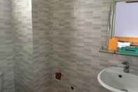 In-room Bathroom Ho Xuan Guest House Pleiku