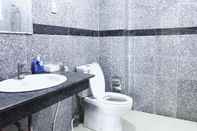 Toilet Kamar Lake View Central Apartment