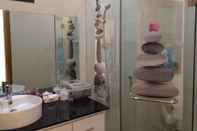 In-room Bathroom Annie Homestay - Cao Van Be